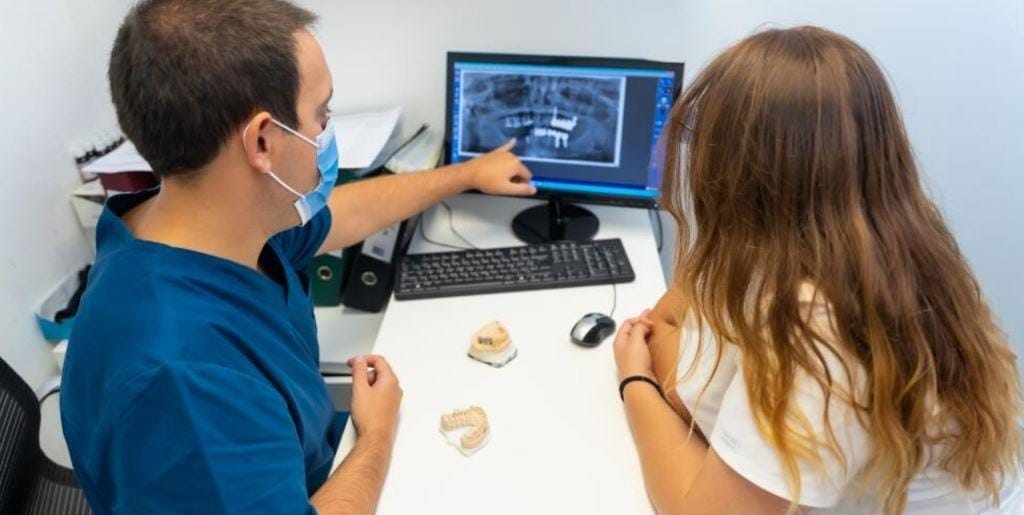 A dental X-ray being discussed on a computer screen