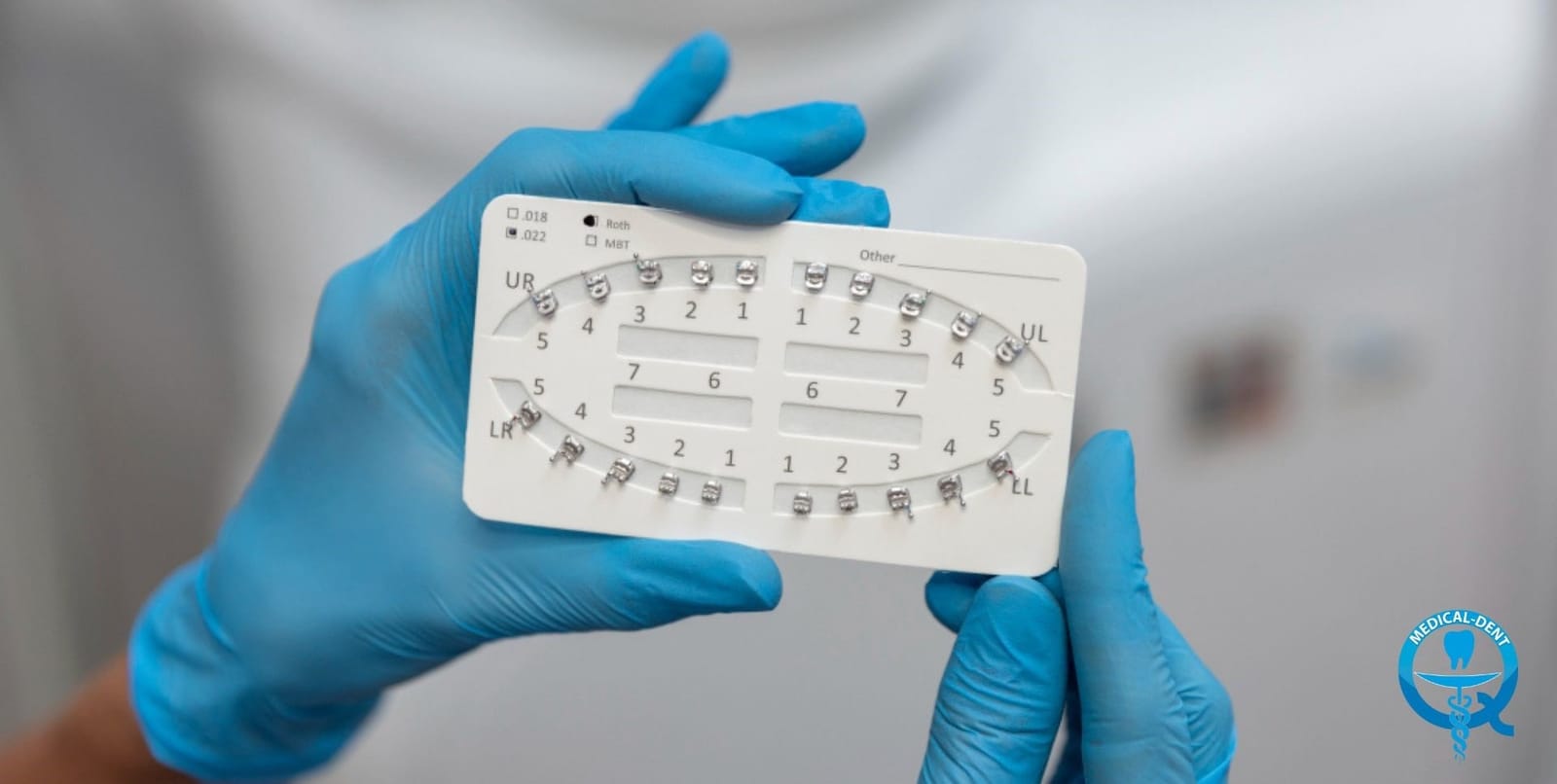 Orthodontic brackets arranged in a tray