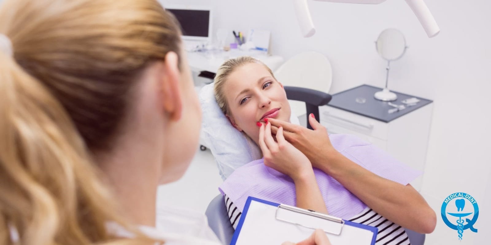 Patient indicating the jaw during a dental examination